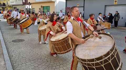 Os Labregos de Trives tocando en Viana do Bolo.