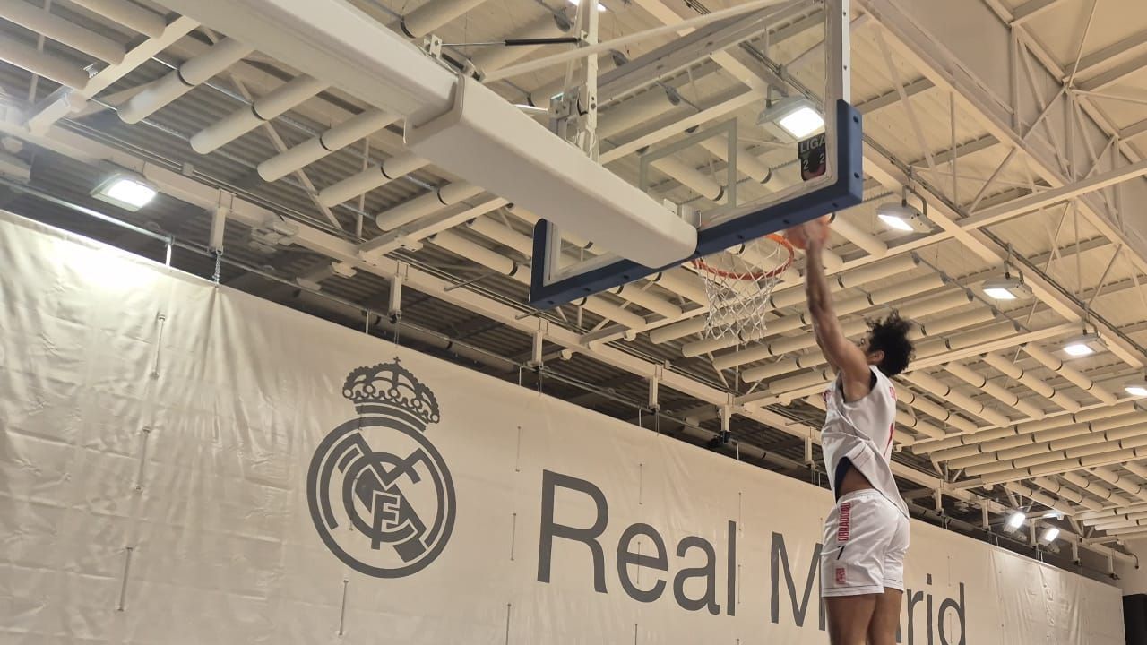 La suspensión del vuelo a Melilla obliga al Obradoiro a pernoctar en Madrid