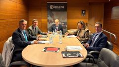 Couceiro con integrantes del comit� ejecutivo de la C�mara.