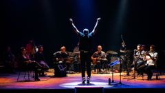 Detalle do concerto que a orquestra ofreceu o 12 de setembro no Teatro Principal compostel�n e que rexistra integramente o �lbum