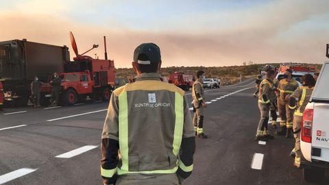 Operarios gallegos en el incendio de Gredos