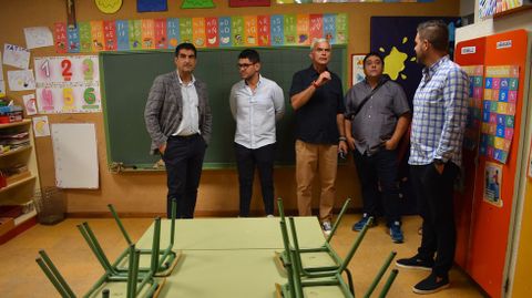 Gabriel Alén visitó las aulas el CEIP de Baños de Molgas