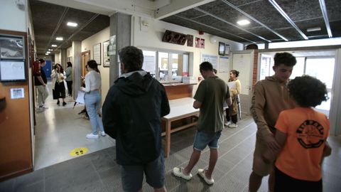 Colas esta ma�ana en el IES Mar�a Sarmiento de Viveiro