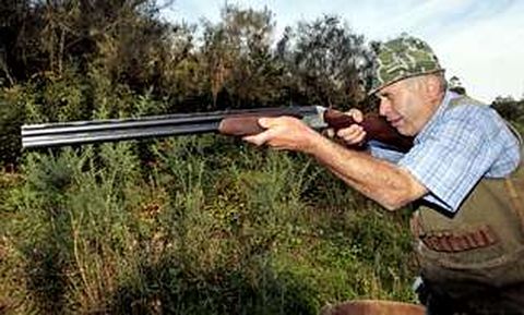 El uso de escopetas durante la caza seguirá siendo exclusivo para los mayores de edad.