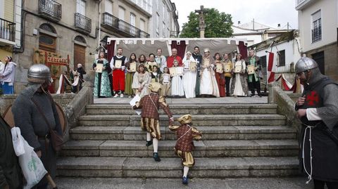 Un momento de la entrega de premios de los concursos de escaparates, balcones y trajes de la Feira Medieval de Monforte 2025