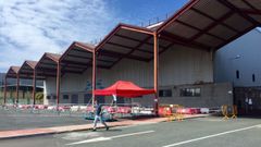 Sorpresa entre los convocados que no acudieron a su hora por la ma�ana. En FIMO se vacun� y se cit� solo por la ma�ana, por eso las personas que acudieron por la tarde se toparon con el recinto cerrado.