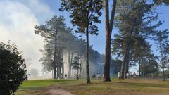 Un incendio afect� al entorno del campo de golf de A Toxa este s�bado