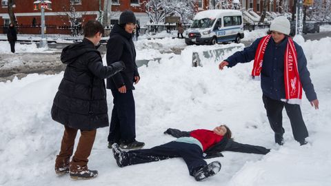 Los neoyorquinos salen a divertirse despu�s de la emergencia por el temporal