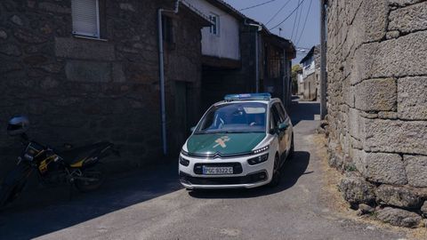 La presencia de la Guardia Civil fue constante en Terroso este domingo.
