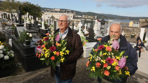 En el cementerio municipal de Altamira, en Viveiro, hubo mucha actividad todo el d�a