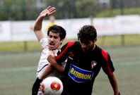 Nando, que ayer jug� de punta, tuvo el empate en sus botas a 4 minutos del final del partido.