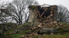Antiguo palomar derrumbado estos d�as de temporal de viento en Mosteiro, un lugar de la parroquia de Pedrafita (Chantada)