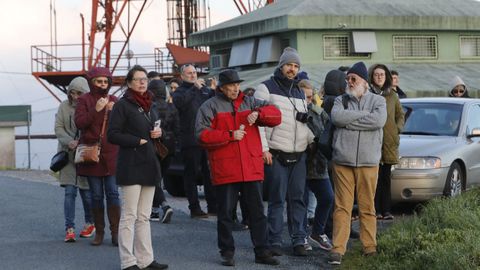 Gente esperando para ver el eclipse en Santiago. 
