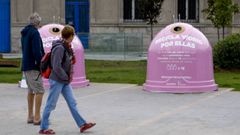 Campa�a de reciclaje en apoyo del D�a Mundial contra el c�ncer de mama en A Coru�a