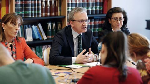 El titular del Juzgado de lo Contencioso-Administrativo n�mero 1 de Oviedo y delegado del Foro de Justicia y Discapacidad del CGPJ en Asturias, Juan Carlos Garc�a L�pez, present� hoy la primera sentencia redactada con el m�todo de lectura f�cil para personas con discapacidad