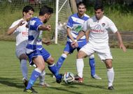 Paco (a la derecha en le partido ante el Areas, fue el autor de uno de los goles de su equipo ayer. 