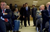 N��ez Feijoo y Jos� Manuel Carrera (derecha) a su llegada a la reuni�n con los empresarios.
