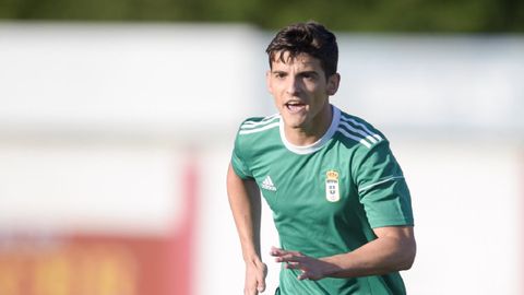 Riki durante el partido ante la Ponferradina