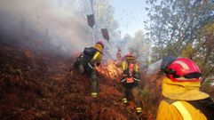 Trabajos de extinci�n antes de que el incendio quedase estabilizado