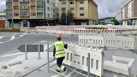 Retirada de parte de las vallas en la zona de obra.
