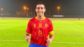 �lex Delgado despu�s de un partido con el Fursan Hispania de Dub�i.