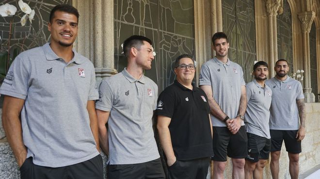 De izquierda a derecha, Diogo Brito, �lex Barcello, el t�cnico Diego Epifanio, Alonso Faure, Sergi Quintela y Yunio Barrueta.