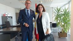 El consejero de Salud Saliente, Pablo Fern�ndez, traspasa las competencias a la nueva consejera de Salud, Concepci�n Saavedra.