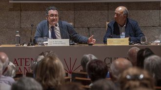 El ex fiscal general del Estado, &Aacute;lvaro Garc&iacute;a Ortiz, este lunes en una charla que imparti&oacute; en el Ateneo de Santiago.