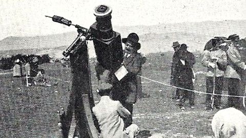 Astr�nomos y aficionados observando en Vigo el eclipse de 1912.