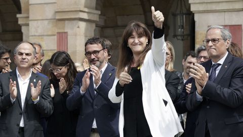 La presidenta suspendida del Parlament de Catalua, Laura Borrs, durante su intervencin frente al edificio del Parlament este jueves tras serle comunicada la sentencia del TSJC que la condena a cuatro aos, seis meses y un da de prisin y a 13 aos y un da de inhabilitacin