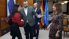 Adri�n barb�n presenta a la consejera de Hacienda, Ana C�rcaba, y a la portavoz de Ciudadanos, Laura P�rez. Macho, en presencia del vicepresidente del Principado, Juan Cofi�o