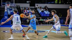 Tevin Brown dirigiendo un ataque breoganista en la victoria ante el Rilski