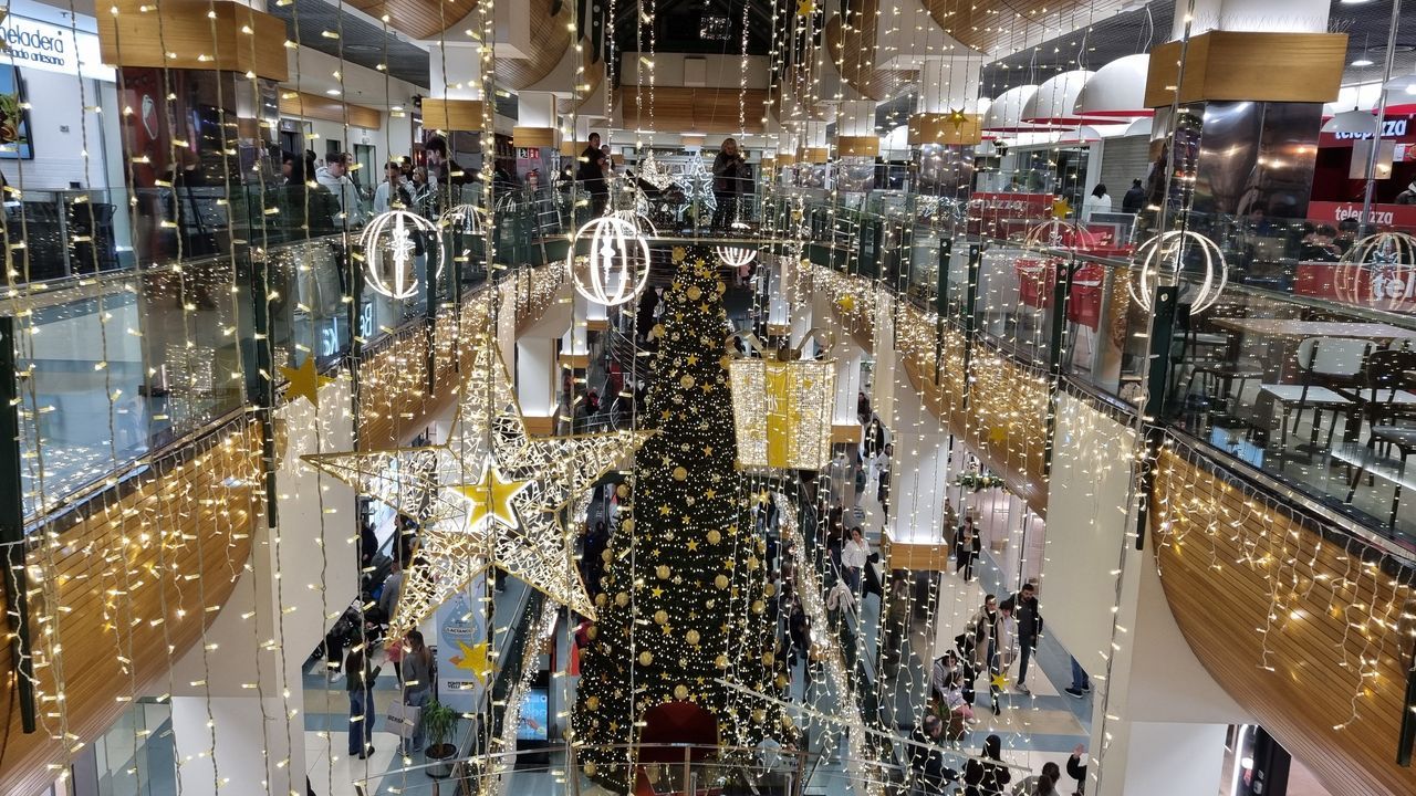 Ponte Vella activa su programación navideña con ocio, talleres, música y visitas de Papá Noel y los Reyes Magos