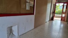 El paso hacia la cantina y los ba�os de la estaci�n de tren A R�a-Pet�n est� tapiado