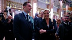 Marine Le Pen con el cabeza de lista a las elecciones europeas, Jordan Bardella, de 28 aos.