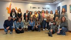 Artistas participantes y autoridades durante el acto de inauguraci�n de la muestra