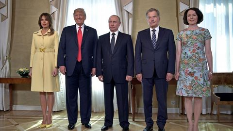  El presidente finland�s, Sauli Niisto y su esposa Jenni Haukio reciben a los presidentes de EE.UU. Donald Trump y de Rusia, Vlad�mir Putin, y a la primera dama estadounidense Melania Trump