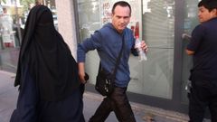 Una mujer con burka por las calles de Madrid.