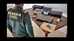 La Guardia Civil intervino diverso material inform�tico a los tres detenidos en Carral