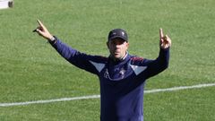 El entrenador del Celta Fortuna, Fredi �lvarez, en un entrenamiento.