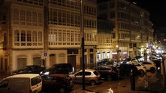 Un tramo de la Traves�a da Mari�a, con establecimientos cerrados y otros asentados hace a�os
