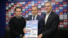 Fernando Corral, en el centro, junto a los otros organizadores del torneo