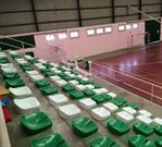 Colocaci�n de parte de las gradas del pabell�n