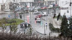 Imagen de la nevada en la avenida de Lugo de Santiago.