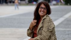 Gabby Colombo triunfa desde A Coru�a con sus noticias para inmigrantes, sus gafas y su mate.
