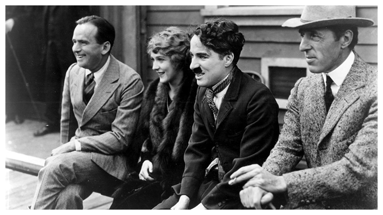 Duke Pluma Estilográfica Grande Y Pesada 'Charlie Chaplin' - Plumín Acero Chapado Oro 18K, Incluye Convertidor