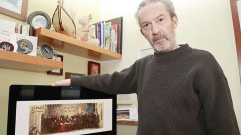 El ilustrador coru��s Alberto Taracido muestra en su estudio del Paseo de Ronda la imagen original que hizo por encargo del Consello da Cultura Galega para conmemorar el quinto centenario de la Asamblea de Melide. Explica que el dibujo original tiene un fondo m�s oscuro, porque se sospechaba que se celebr� en la iglesia parroquial, y se aclar� (con su consentimiento) para reproducir la serie filat�lica.