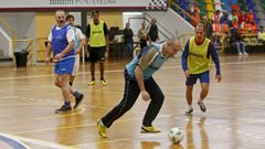El torneo de f�tbol sala Puntap� que disputan en el pabell�n de Pr�ncipe Felipe cuatro asociaciones de enfermos mentales de la provincia de Pontevedra