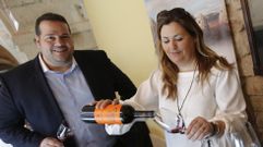 Cillar de Silos. El �wine ambassador� de Estrella Galicia, Ram�n Rey, con Est�baliz Abajo, de esta bodega de Ribera del Duero, una de las que representa y que mostr� sus creaciones en la feria.