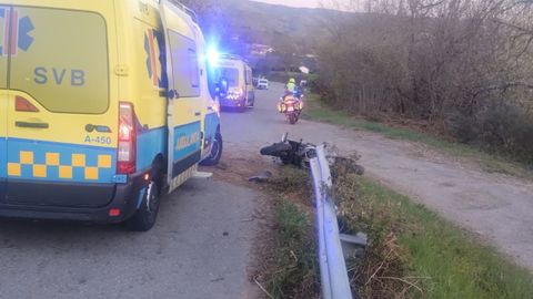 Imagen del accidente de O Ri�s en el que muri� un motorista esta Semana Santa.